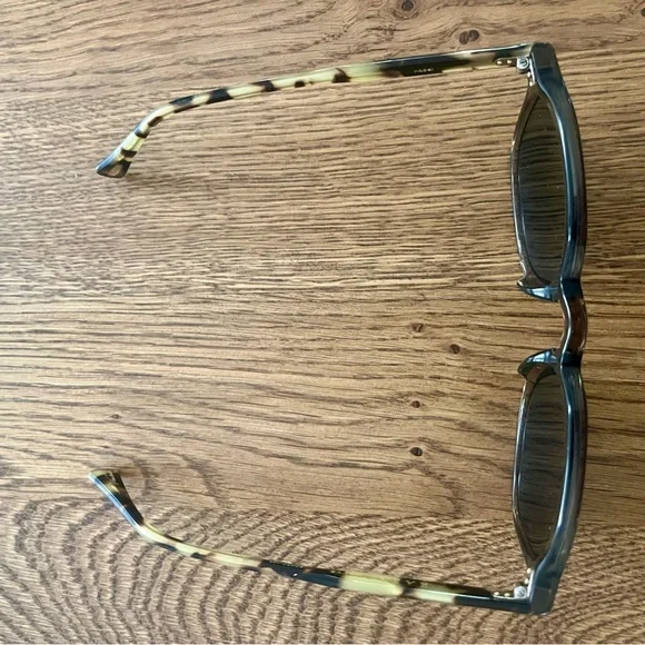 Banana Republic Sunglasses - Picture 5 of 6